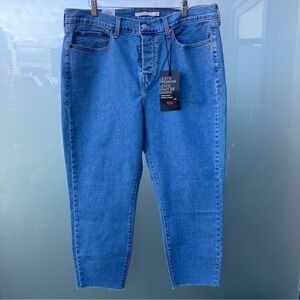 LEVI’S Sz 18W Wedgie Skinny Light Mid  Wash Button Fly Raw Hem Ankle Jeans NEW